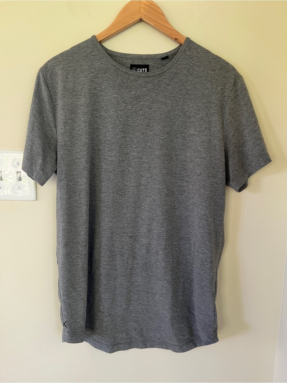 Cuts AO Curve-Hem Mens Short Sleeve Shirt Basic Tee, Heathered Gray, Size L